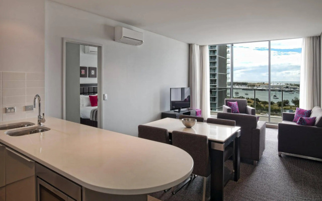 Meriton Suites Southport, Gold Coast