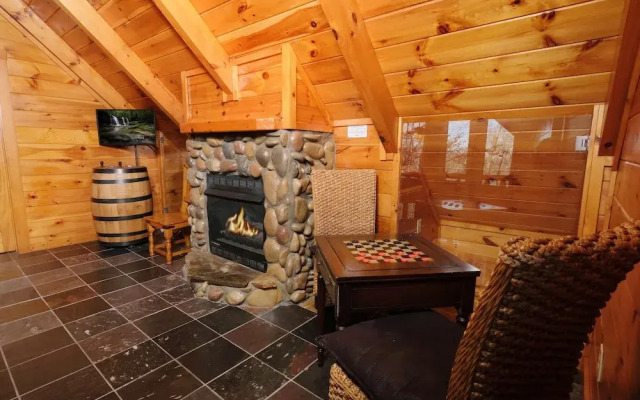 Smoky Treehouse Lodge #614