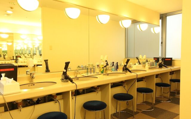 Sauna & Capsule Hotel Dandy – Caters to Men