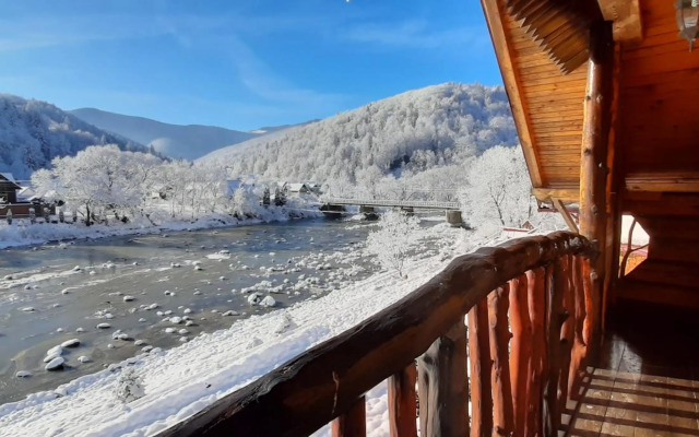 "Обійми гір"Котеджі