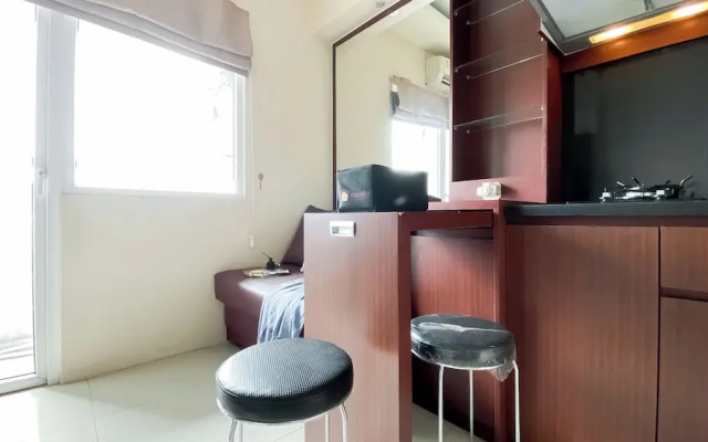 Strategic And Homey 2Br Green Pramuka Apartment