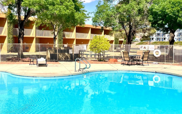 Quality Inn View of Lake Powell - Page