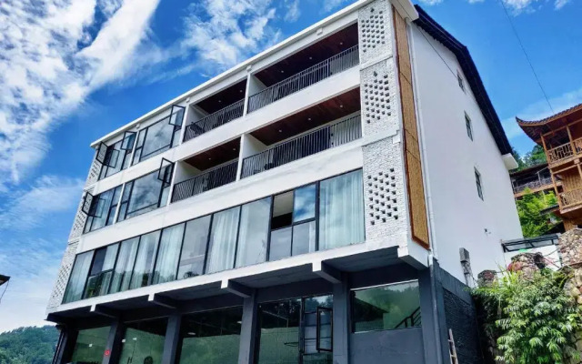 Whispering Mountains Boutique Hotel