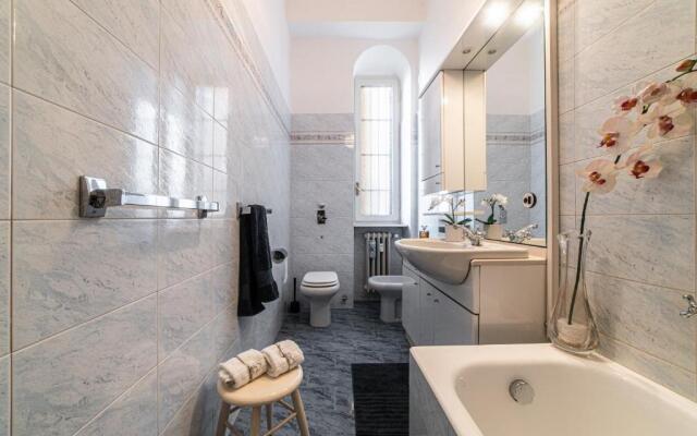 Joivy Sophisticated Flat W/ Desk