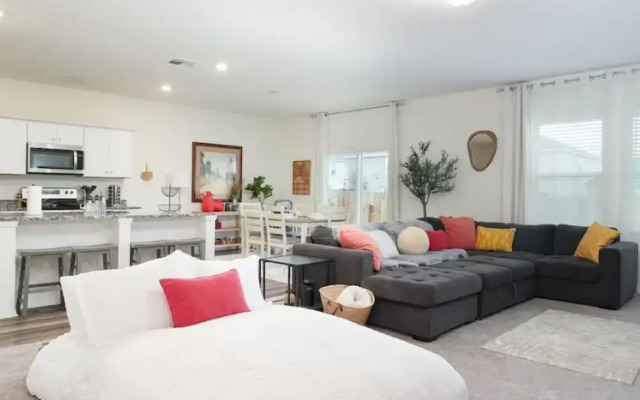 Rare Find Sleeps 13 Family Fun