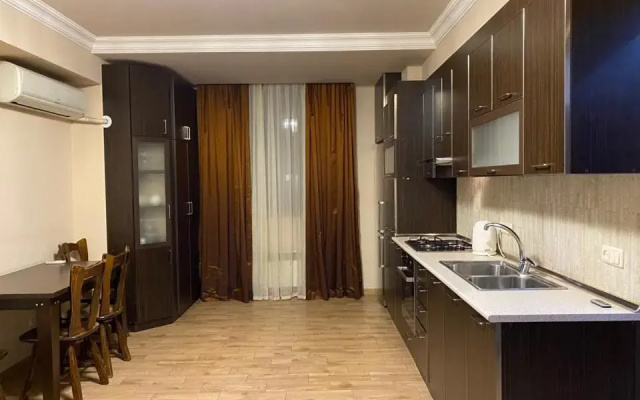 Yeznik Koghbatsi - Amiryan crossroads 1 bedroom Comfy apartment KO110