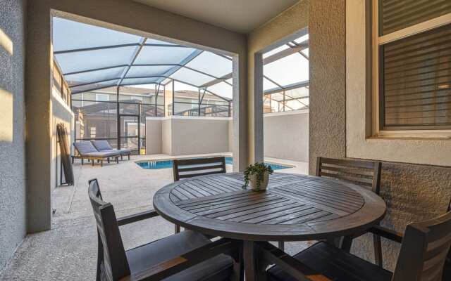 Modern townhome with private pool near Disney