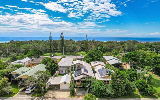 Byron Bay Accom 8 South Beach Lane Riverhouse