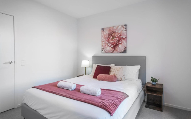 FS108c Exquisite and warm 1BR nest in Footscray Pool Gym