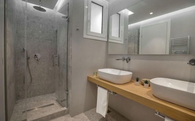 Nikis Suites Syntagma-Plaka 3 by GHH