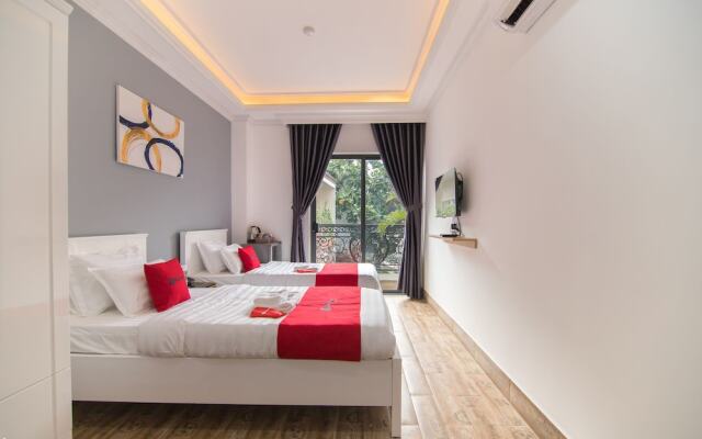 RedDoorz Plus near Tan Son Nhat Airport 3