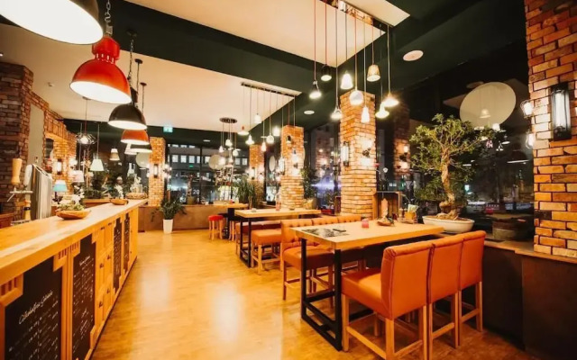 Stay-Inn Boardinghouse