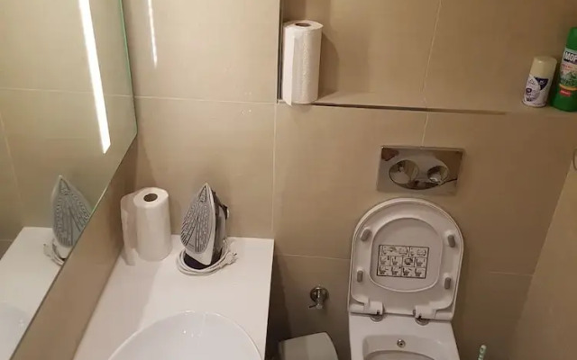 studio unit with pool and gym