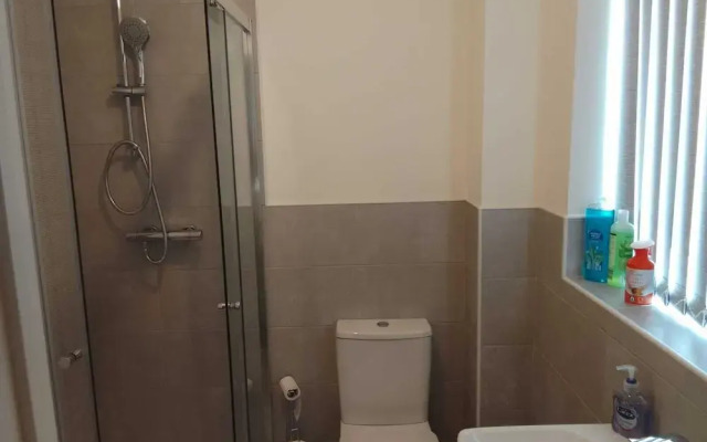 Ideal Home & Cottage,inviting 4 Bedroom Apartments