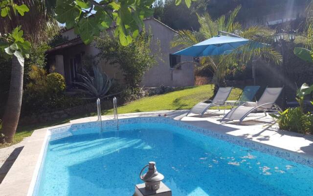 Appartement T2 neuf dans villa avec piscine