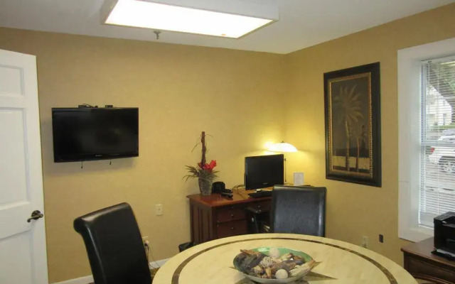 Palmera Inn and Suites