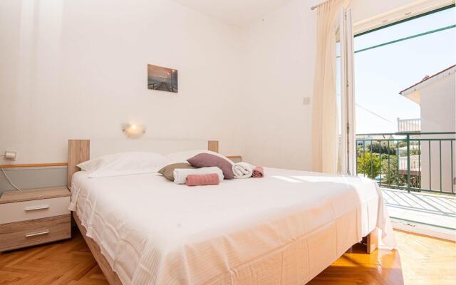 Amazing Apartment in Brodarica With 3 Bedrooms and Wifi