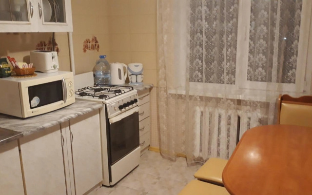 Комфортная 2-комнатная Новопречистенская 1, Три раздельных двуспальных места