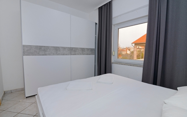 Apartment Zora - garden terrace and grill A5 Pirovac, Riviera Sibenik