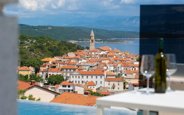 Villa Majestic With Sauna and Beautiful Views