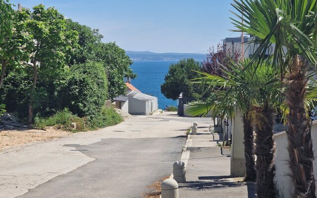 Luxury Modern apt w Garden, 3 min Walk to Beach