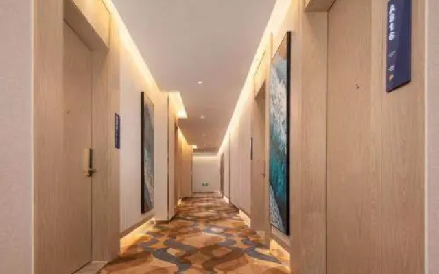 Kyriad Marvelous Hotel Shenzhen Airport Gushu Metro Station