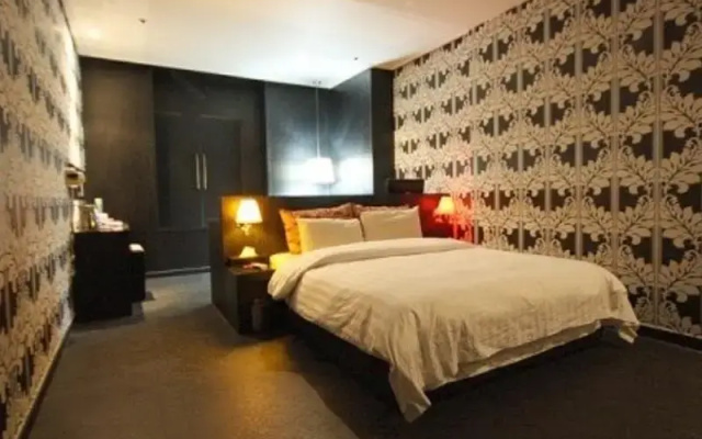 Mariposa Hotel
