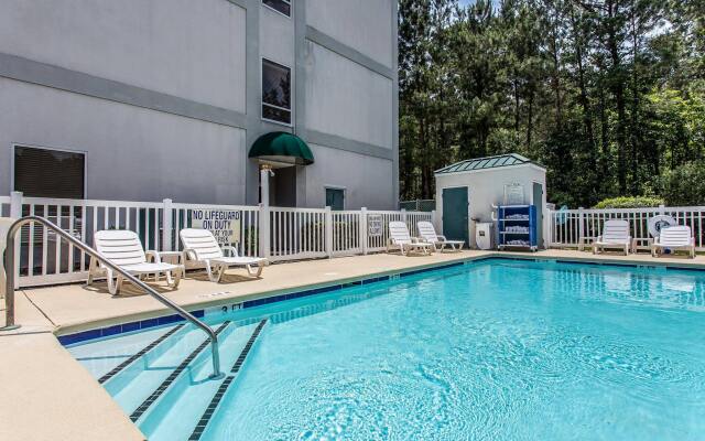 Comfort Suites