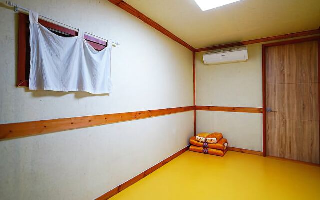 Jeonju Beautiful Garden Hanok Guesthouse