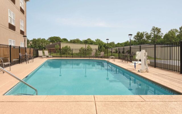 Country Inn & Suites by Radisson, Nashville Airport East, TN