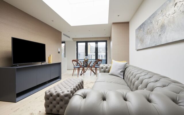 Lovely Mayfair Suites by Sonder