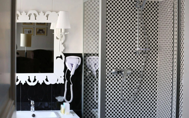 Modern Art Hotel
