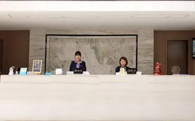 Yilong Ruiyun Hotel (Yushu Fortune Times Square)