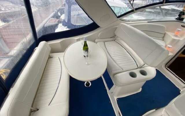 Stunning 2-bed Boat in Dreverna