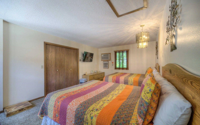 Cedar Wood Inn