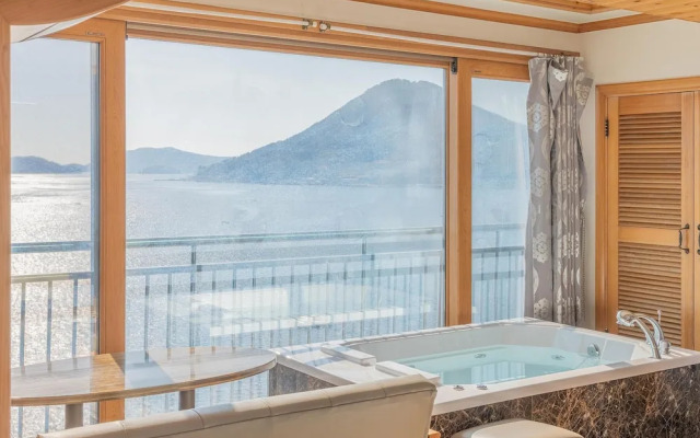 Geoje Daesan Oceanview Spa Pension