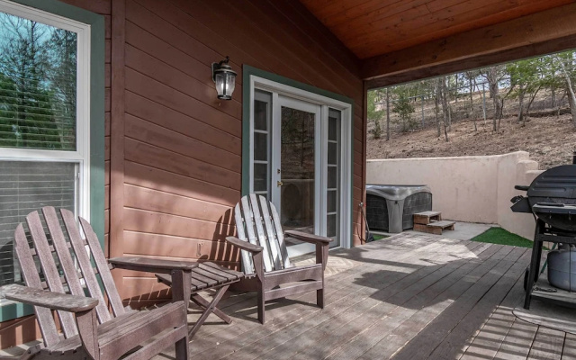 Stunning Ruidoso Cabin w/ Private Hot Tub!