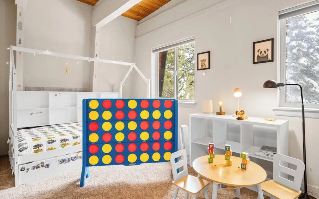 Tahoe City Retreat For 8!