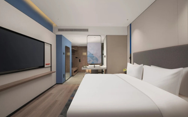 Holiday Inn Express Qingdao City Balcony by IHG