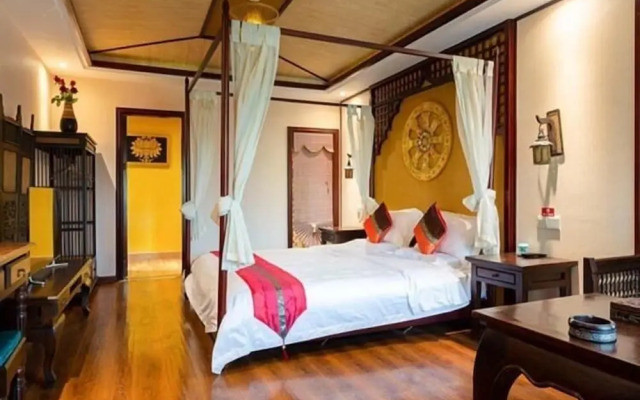 Floral Hotel Roaring Elephant