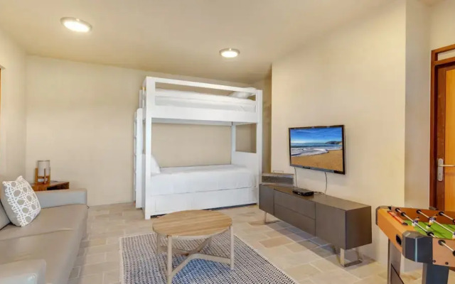 6 BR Villa On Crocus Bay With Pool Concierge
