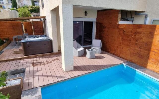 Rêves de vie, appartement vue mer, piscine non chauffée et spa privatifs