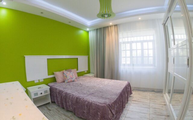 One Bedroom Apart Deep Purple by Pool