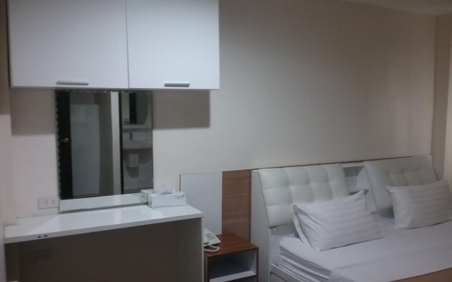 White House Asoke Sukhumvit 18