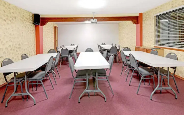 Super 8 Santa Fe