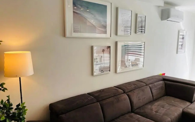 Sliema, Stylish 2 Bedroom Apartment with Parking