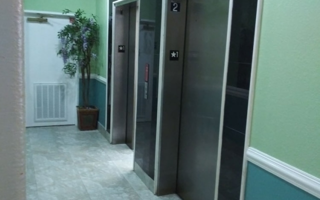 Deluxe 6 Inn & Suites