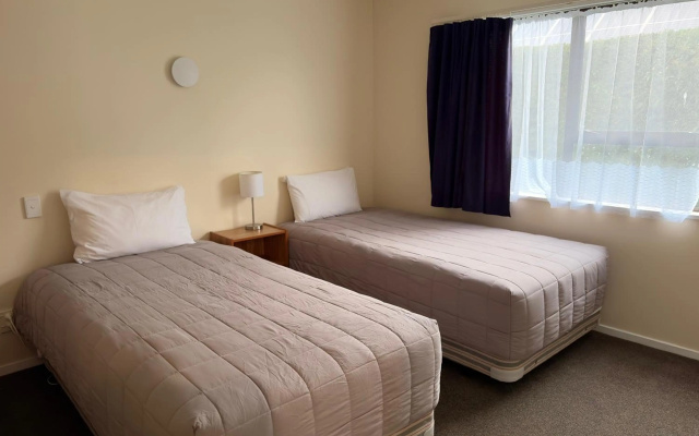 Tudor Lodge Motel – Guest Rooms – Nelson