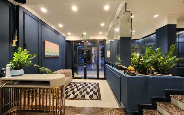 Louis Mo Apartment