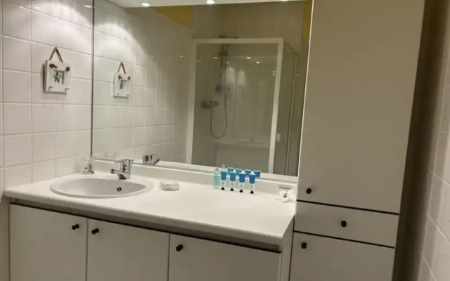 Cosy Apartment With Terrace Near Beach